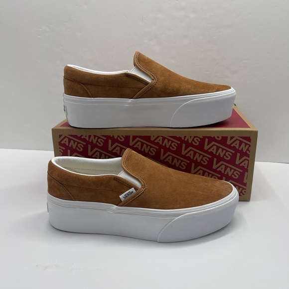 Vans W Classic Slip-On Platform Sneakers 
Stackform
Nubuck Chipmunk
VN000CN1GWT - Picture 9 of 16
